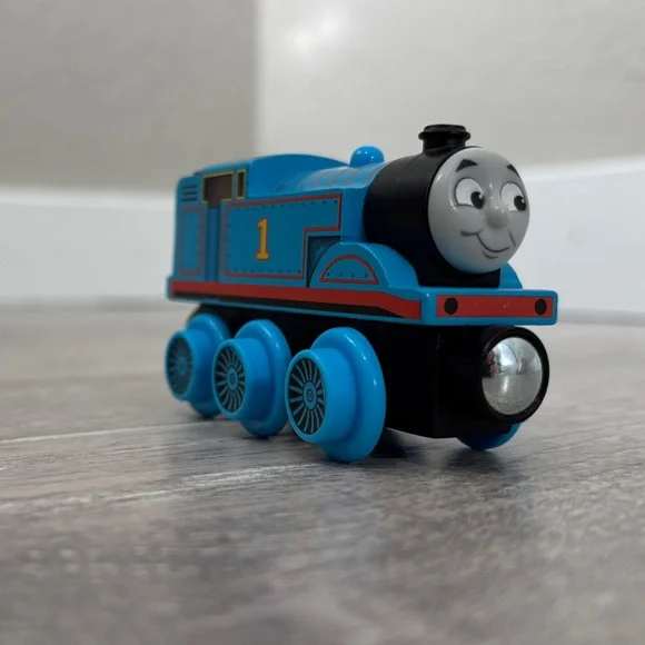 Wooden Thomas - Picture 2 of 8